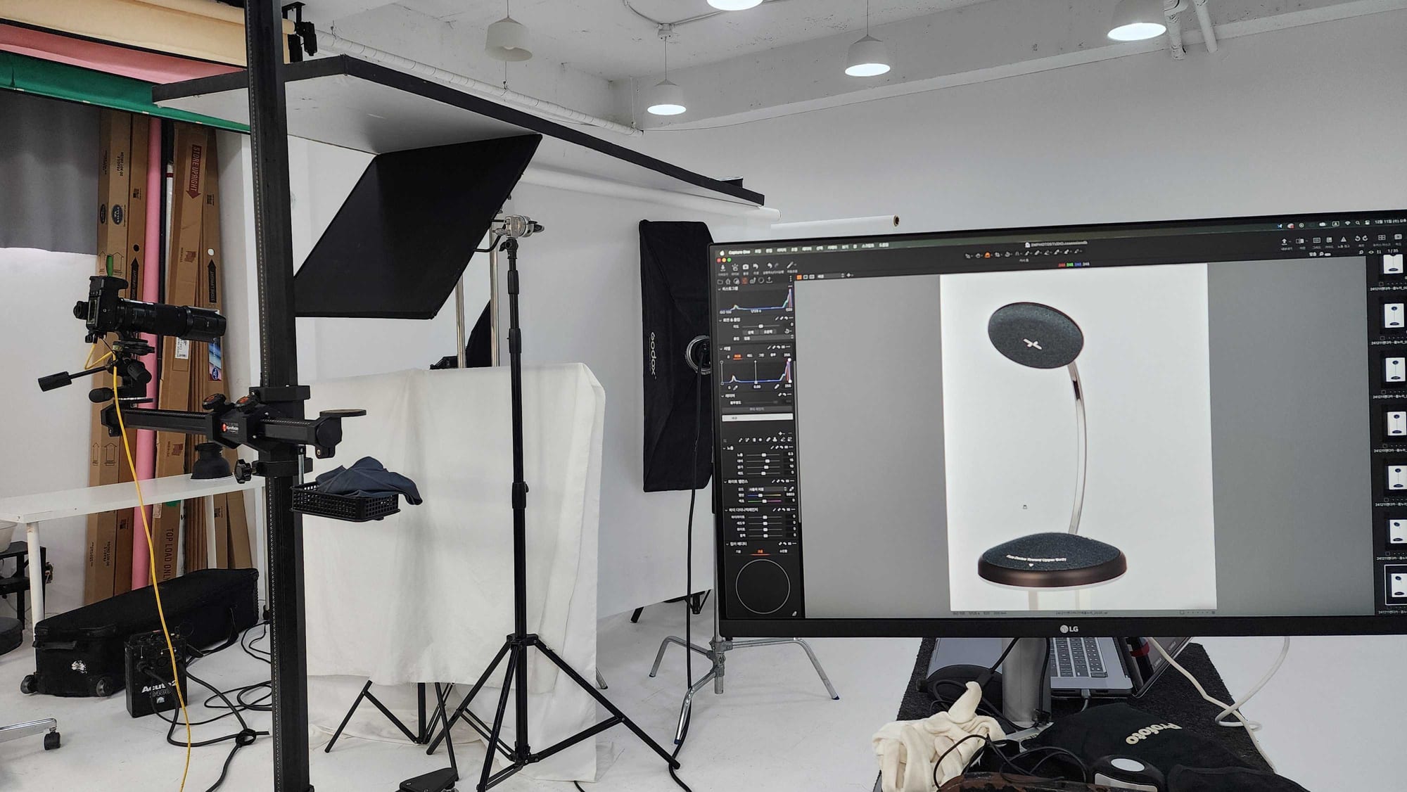 A product photo shoot of the XK300 Essence